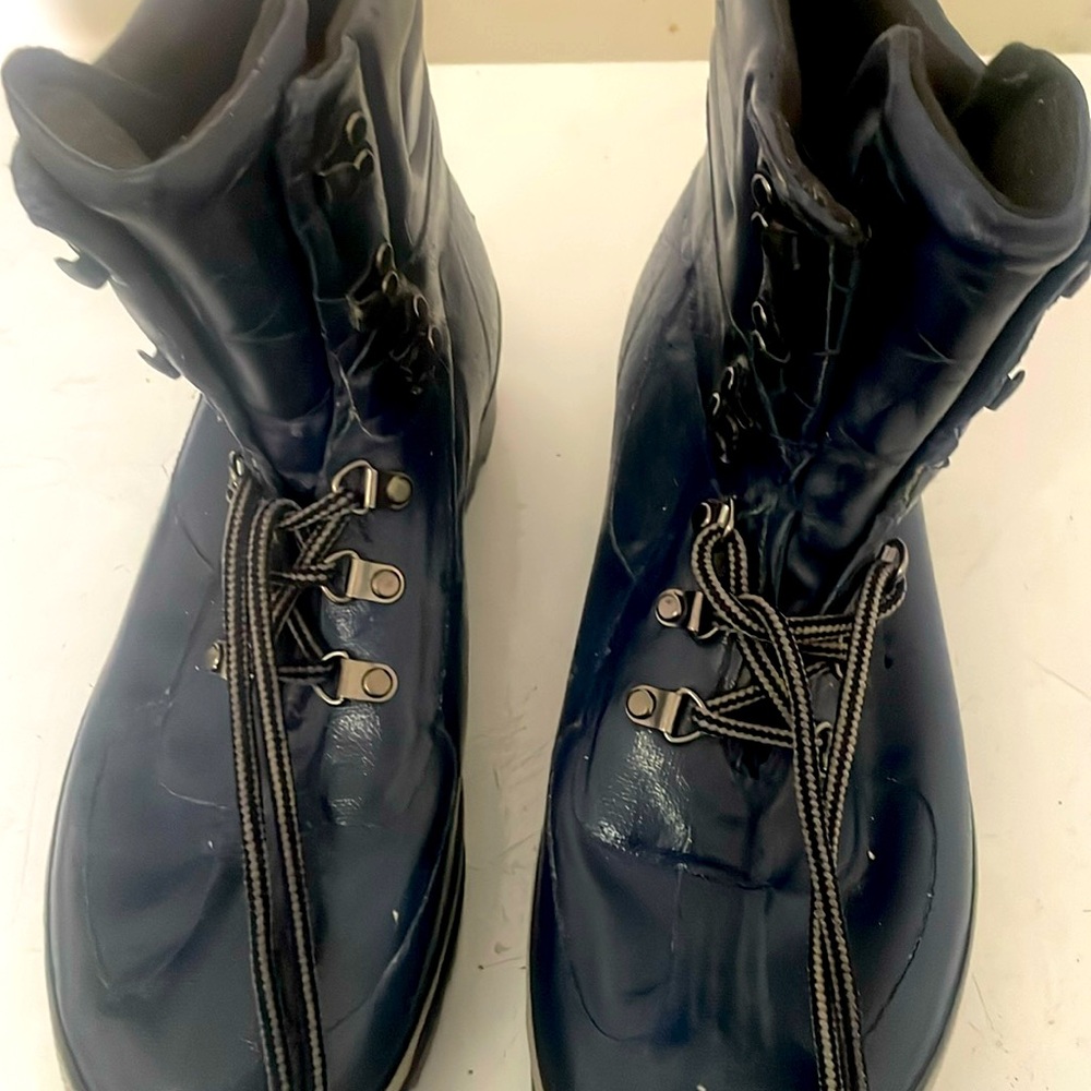 Size 9 Eddie Bauer high top boot blue